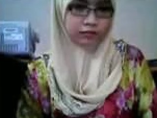 Nerdy And Slutty Malay Hijab Webcam Nympho Flashed Her Big Titties